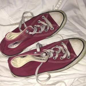 MAROON CONVERSE